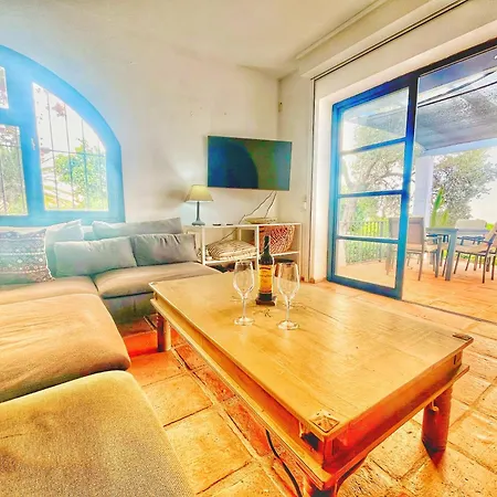 Villa In Pueblo With Private Pool And Sea Views And Four Bedrooms Mijas