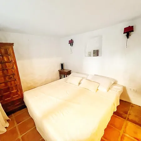 Villa In Pueblo With Private Pool And Sea Views And Four Bedrooms Mijas